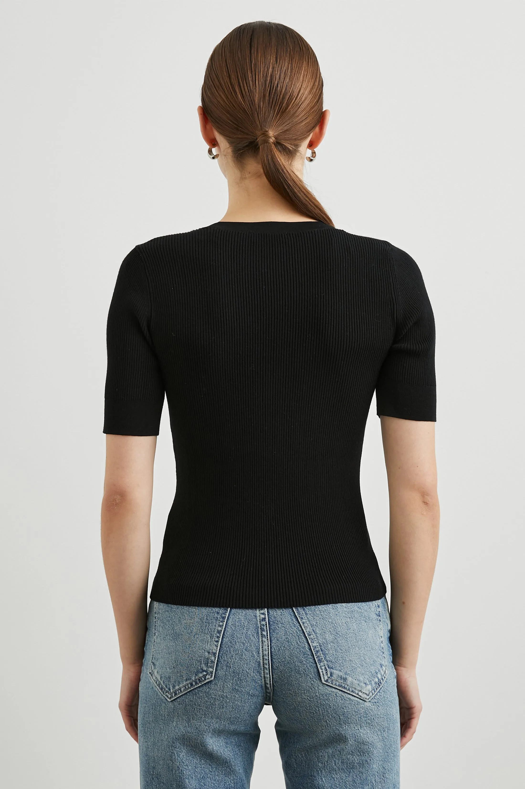 ARI TOP - BLACK