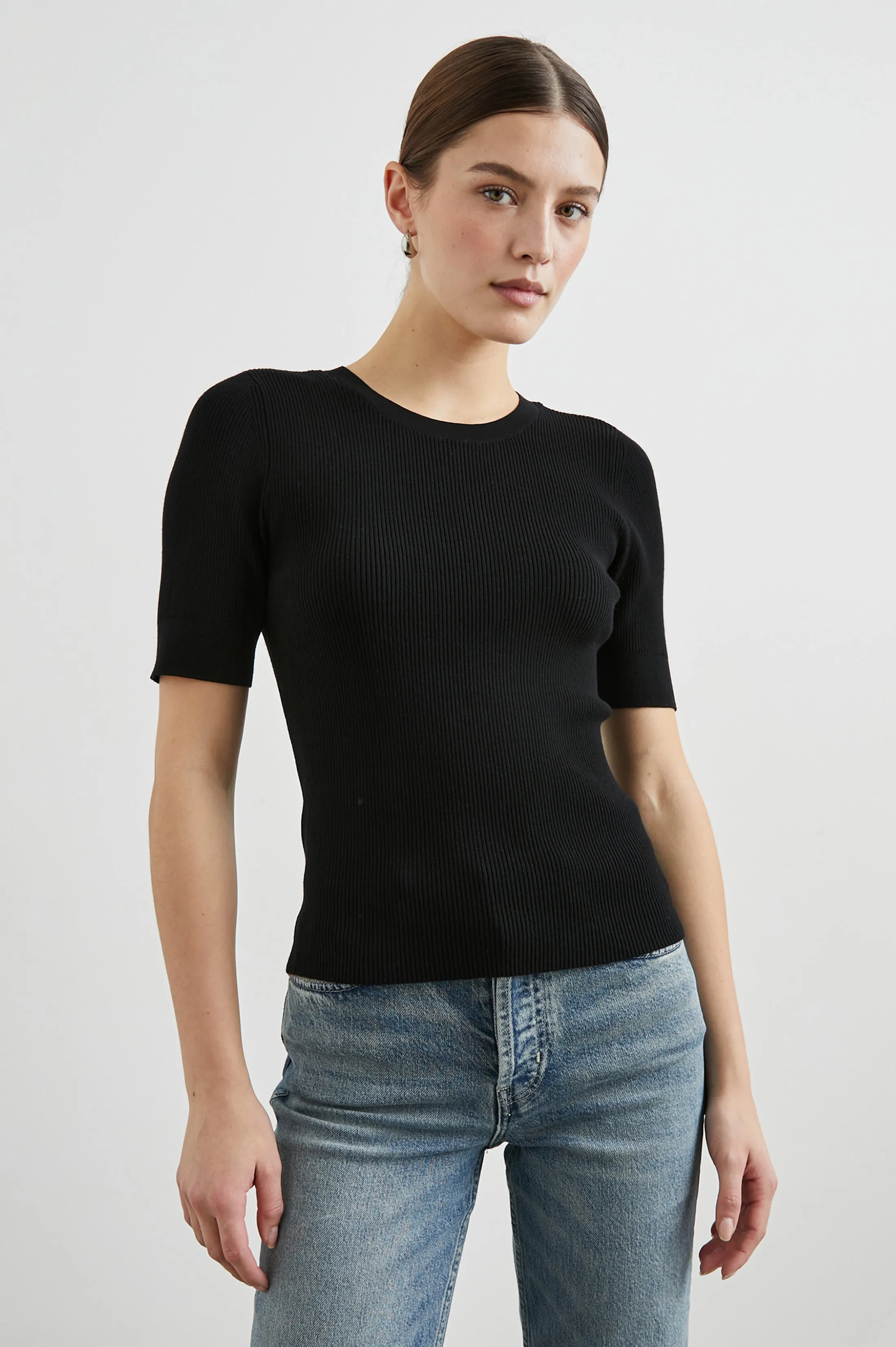 ARI TOP - BLACK