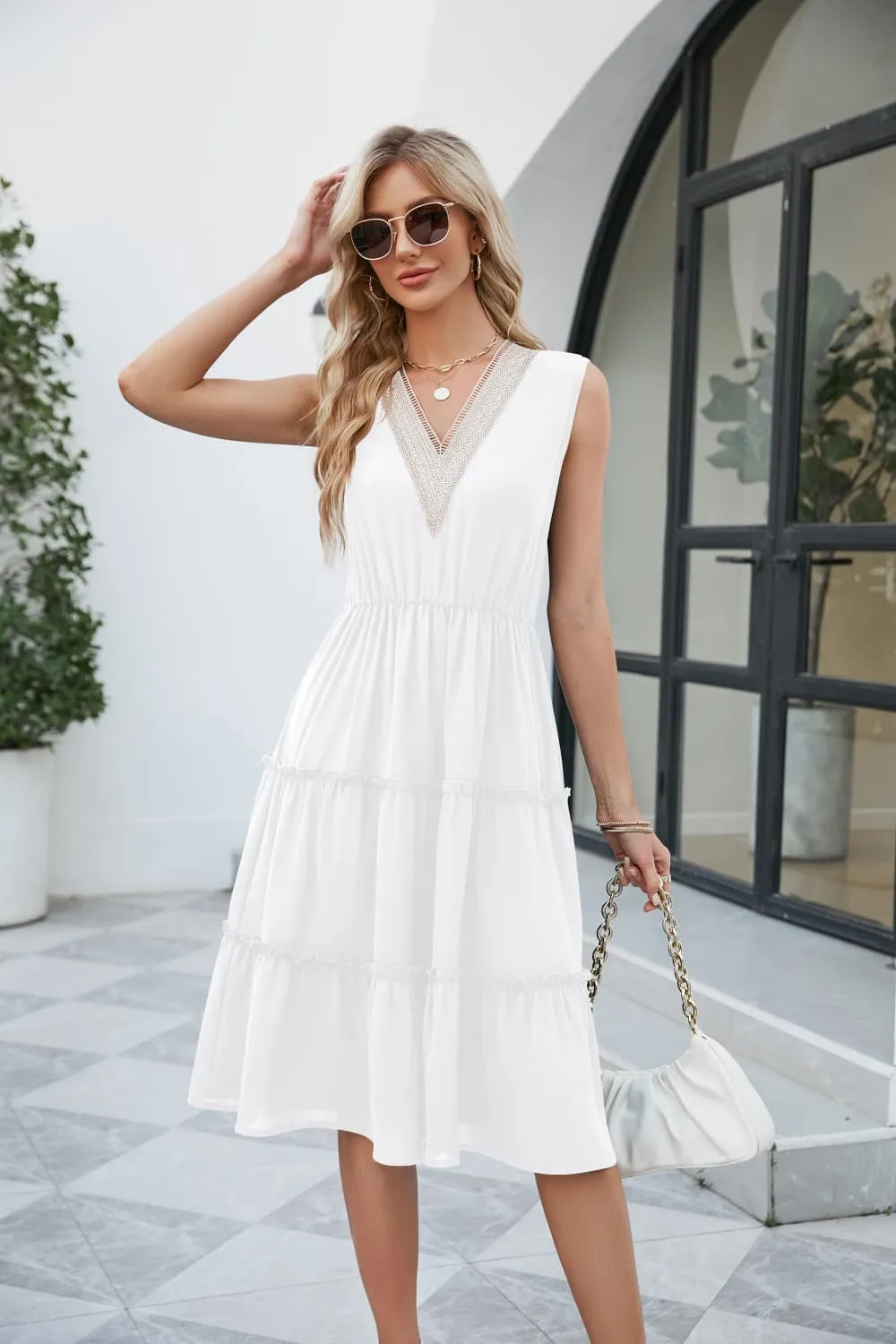 Contrast V-Neck Sleeveless Tiered Dress