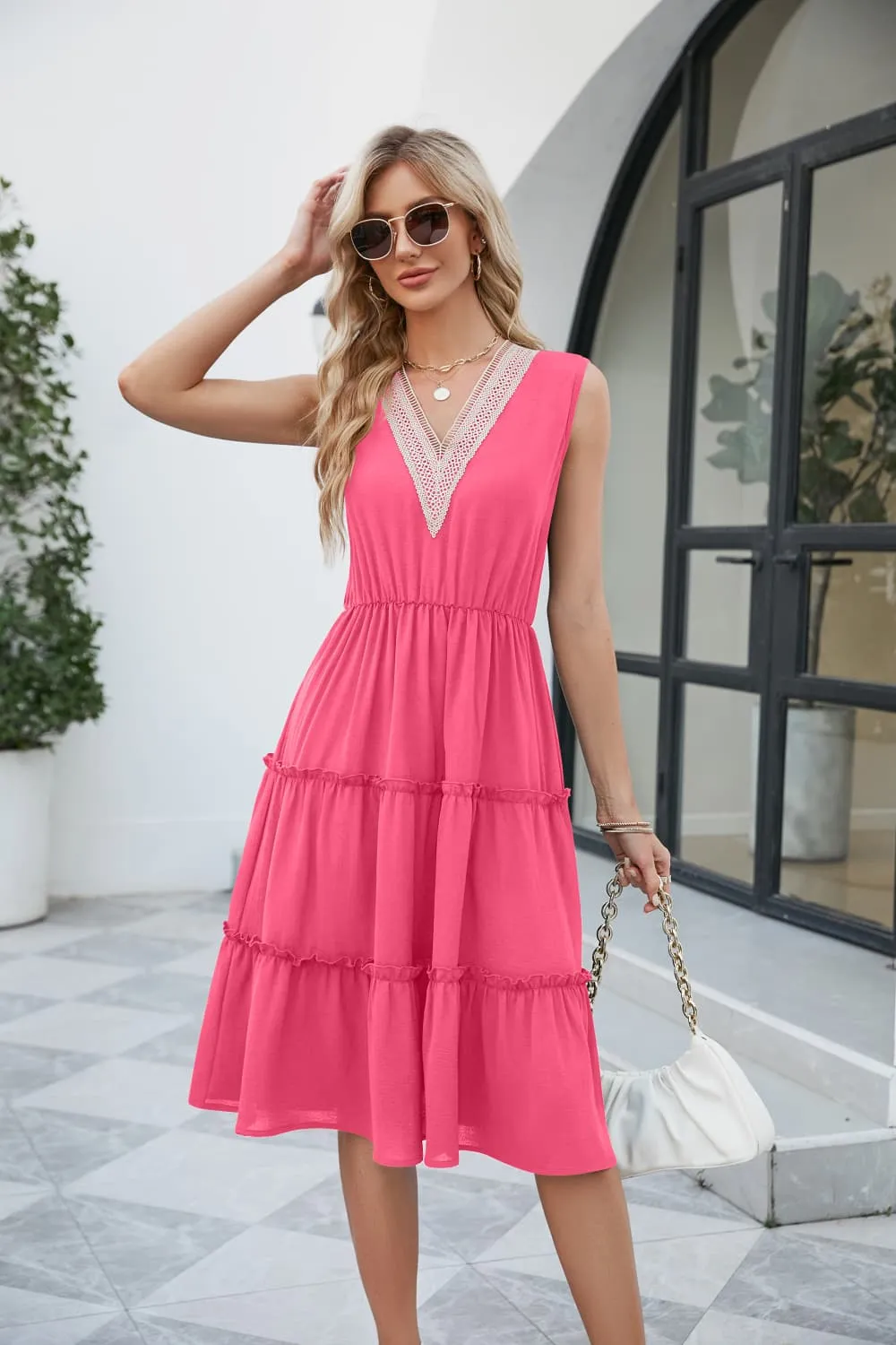 Contrast V-Neck Sleeveless Tiered Dress