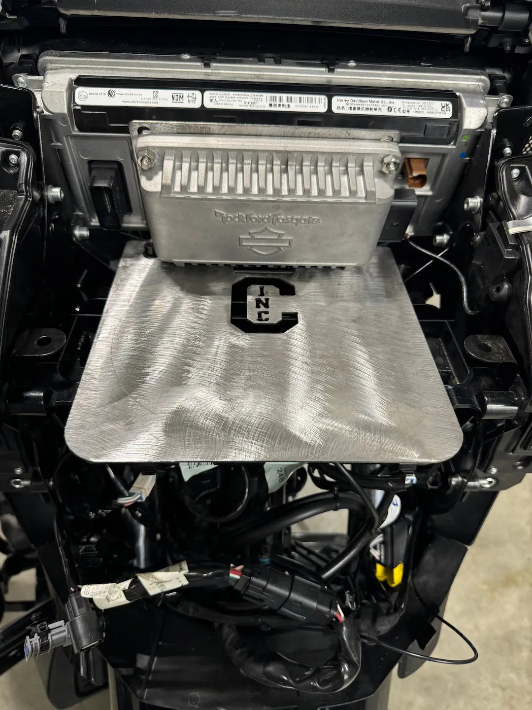 Curly's Amp Rack 24-up Street Glide