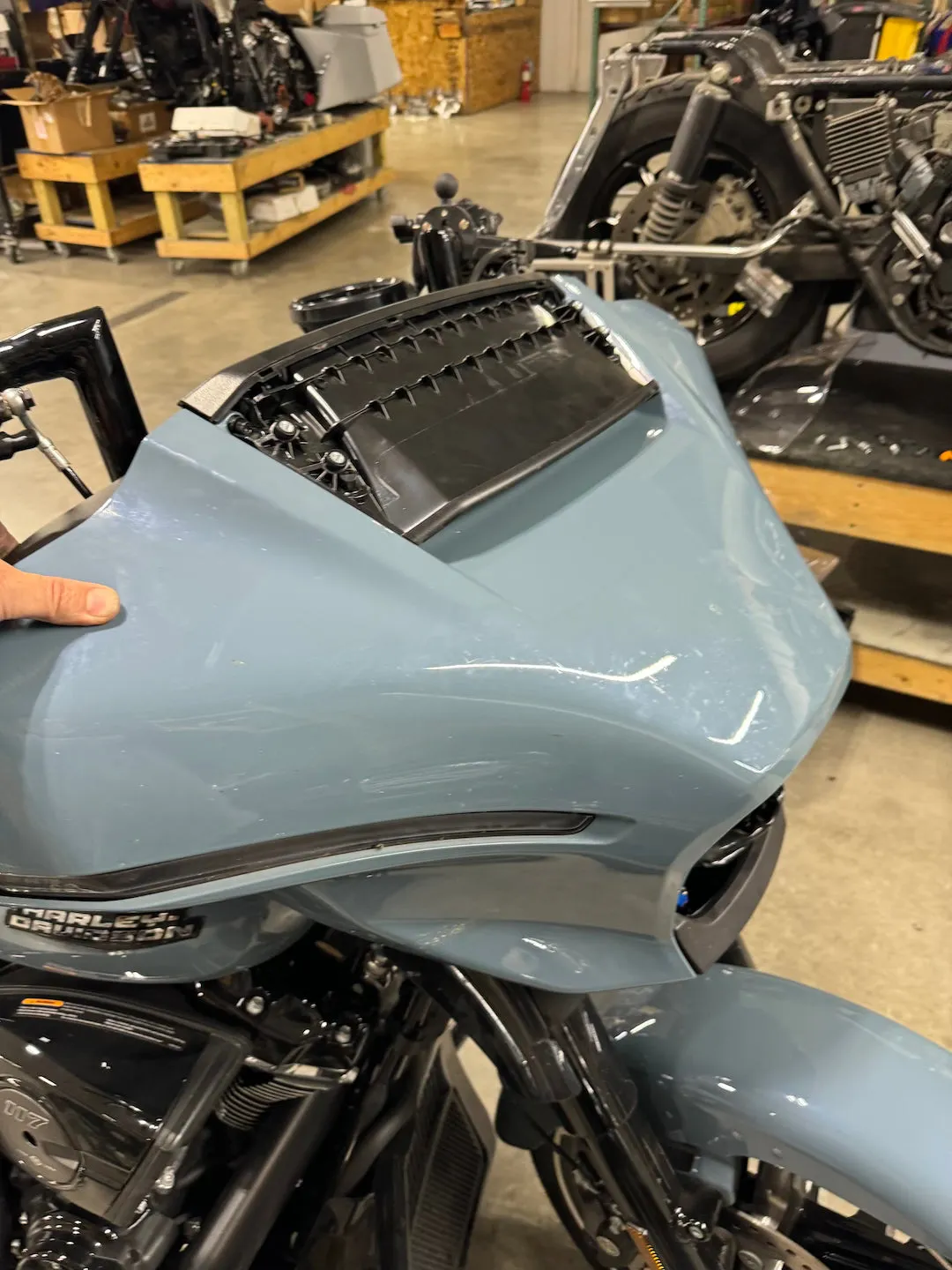 Curly's Amp Rack 24-up Street Glide