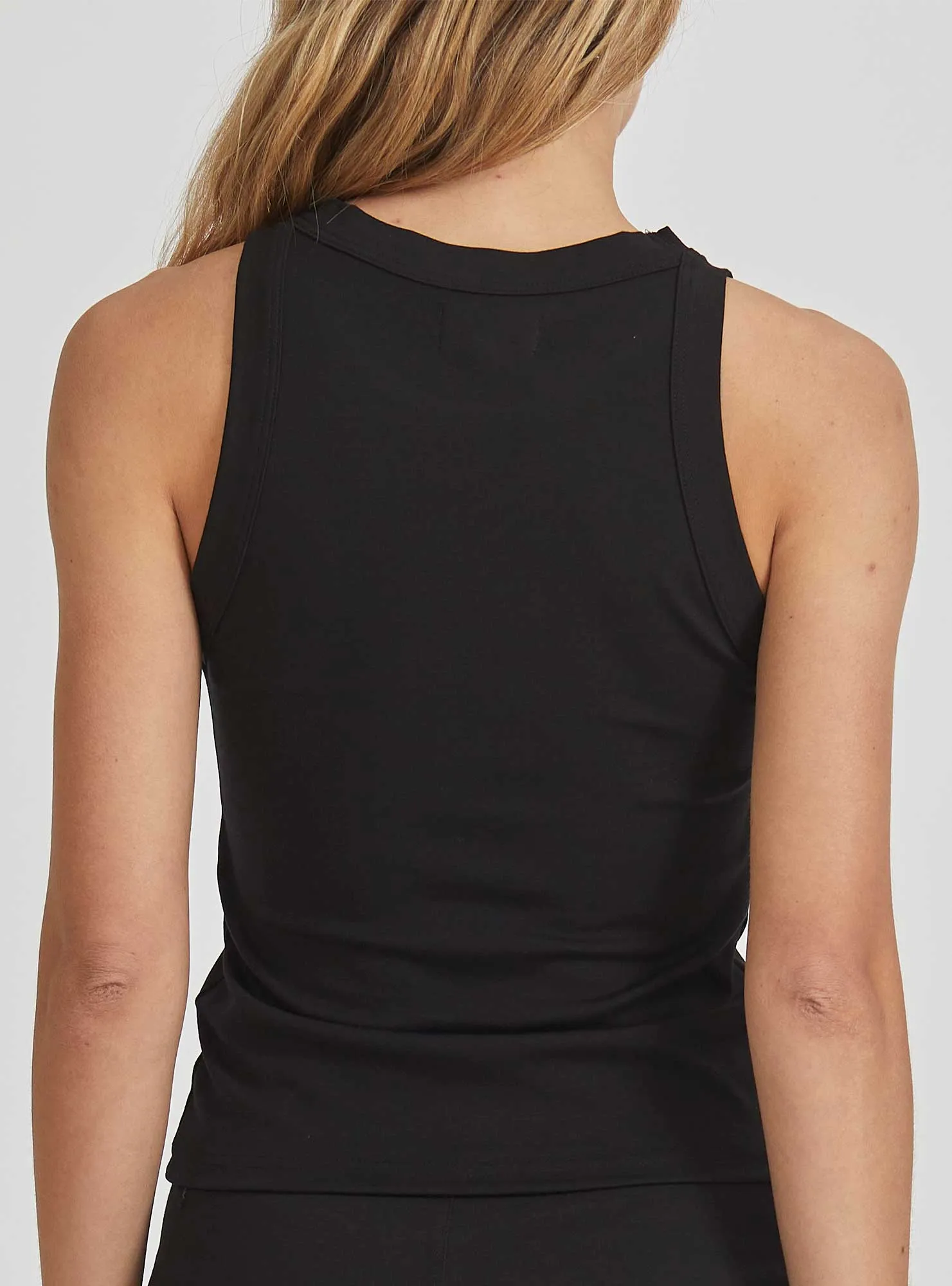 PLAIN SLEEVELESS TOP